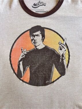 Bruce Lee Five Crown Ringer T Shirt Mens Medium Made USA Graphic Tee Beige Brown